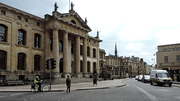 Entrance Bodleian Library — Sheldonian in background